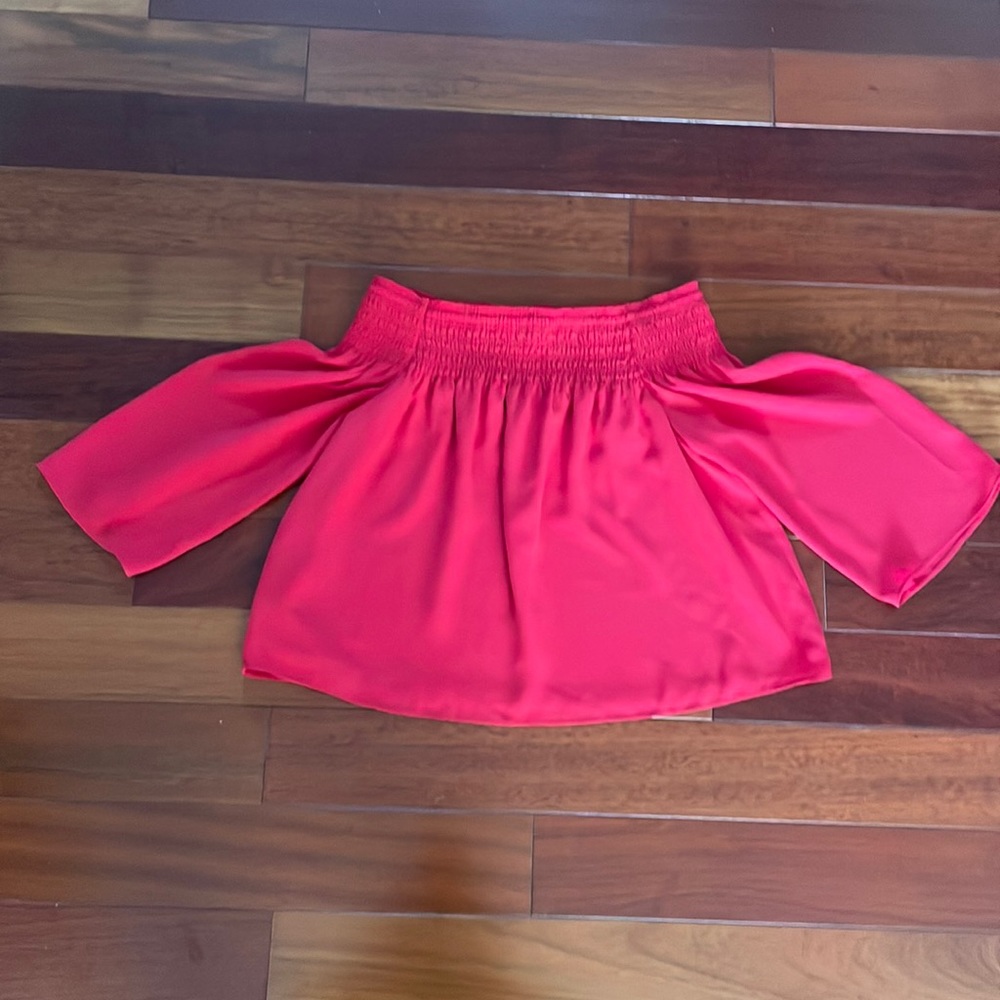 Red off shoulder beautiful blouse. NWOT. Size XXS. Fully lined.